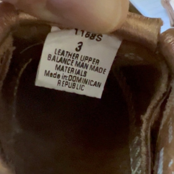 Infant MINNETONKA Rose Gold Leather Fringe Moccasins - Picture 5 of 6